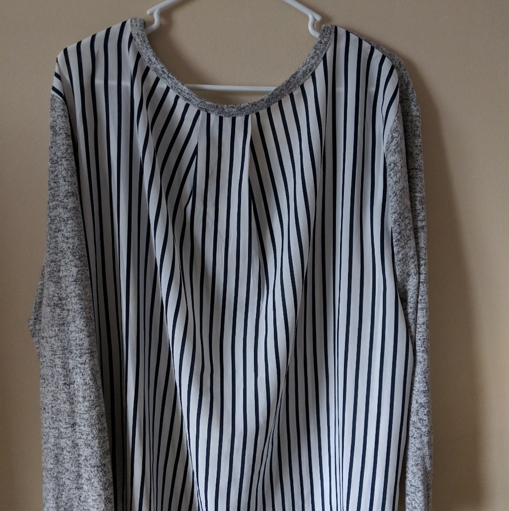 SOLD Lane Bryant Top - Picture 4 of 4